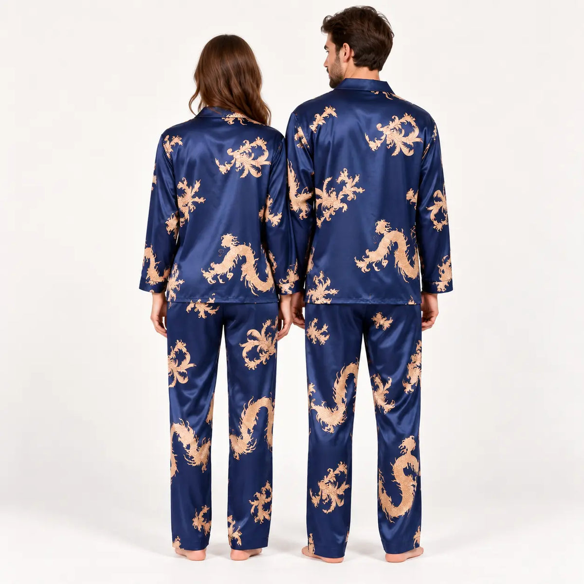 Pyjama En Satin Bleu Marine Imprimé Dragon Pour Couple – vue 2 | le Juste Pyjama
