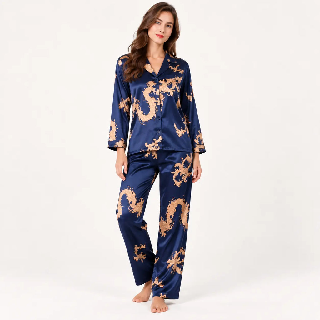 Pyjama En Satin Bleu Marine Imprimé Dragon Pour Couple – vue 3 | le Juste Pyjama